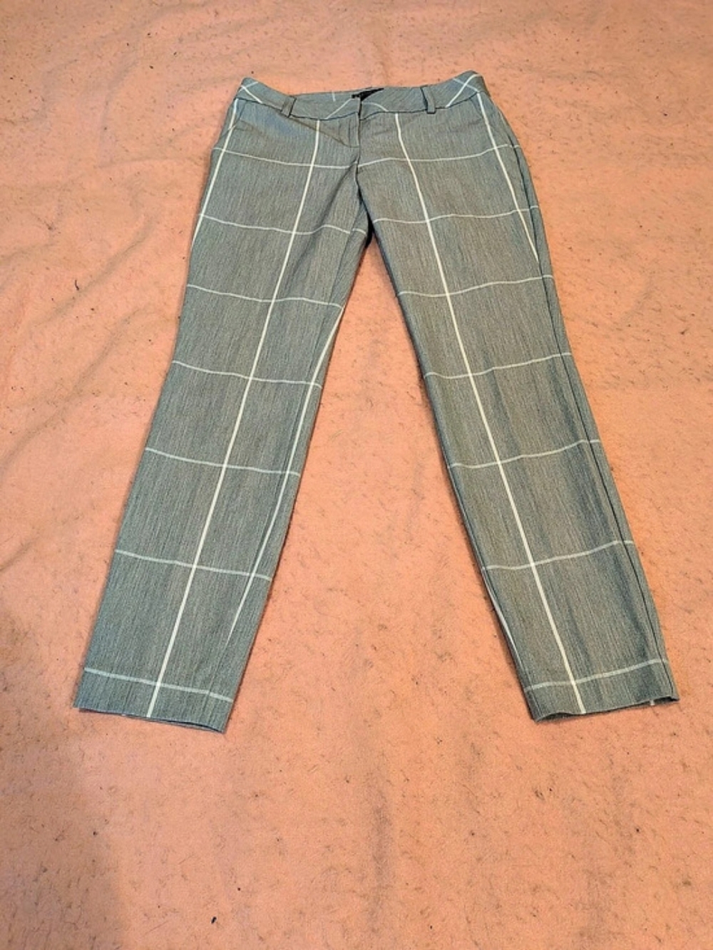Express Plaid Cropped Straight Leg Pants in Gray Like New